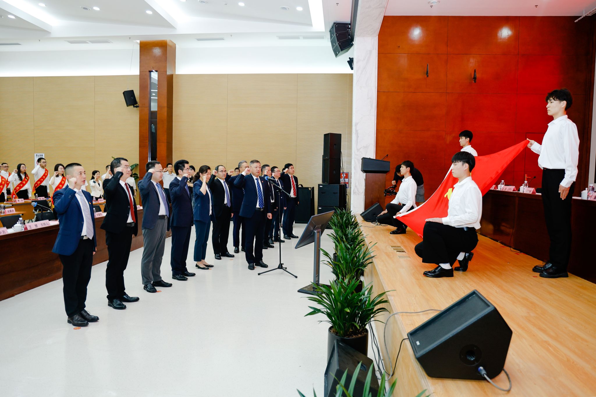 44457FFEBFC5E4F7F4B161CC5E7_D8E10748_52047