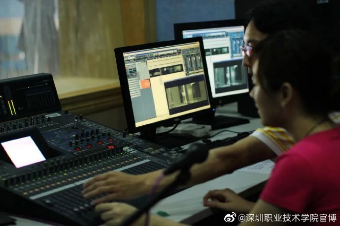 81A8F5F973411BFA9EBA5A32A94_B0134917_AACD