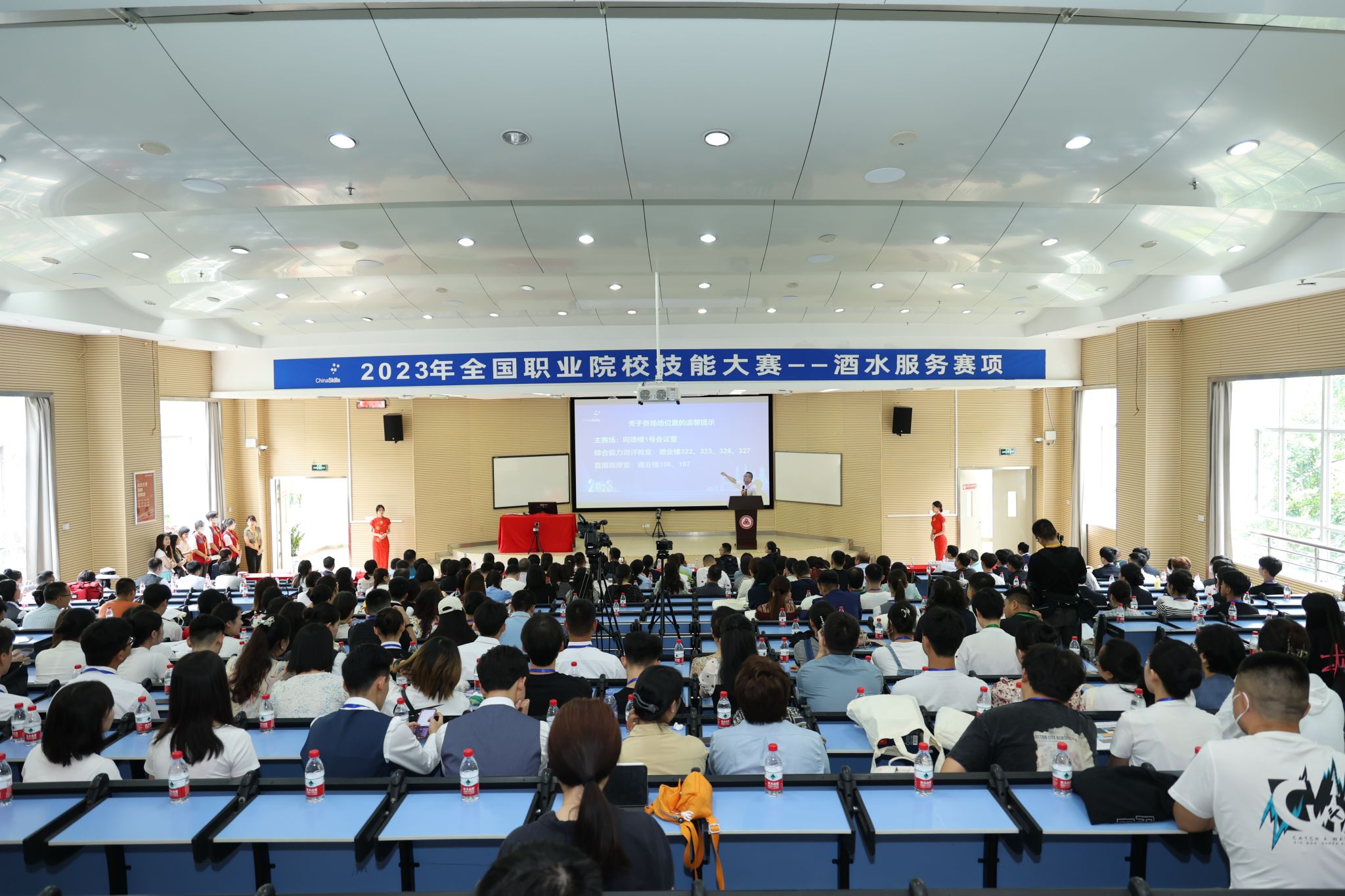 ED9DE2ACFBBE18A3AF446FEC2BF_57FAE05C_5C570