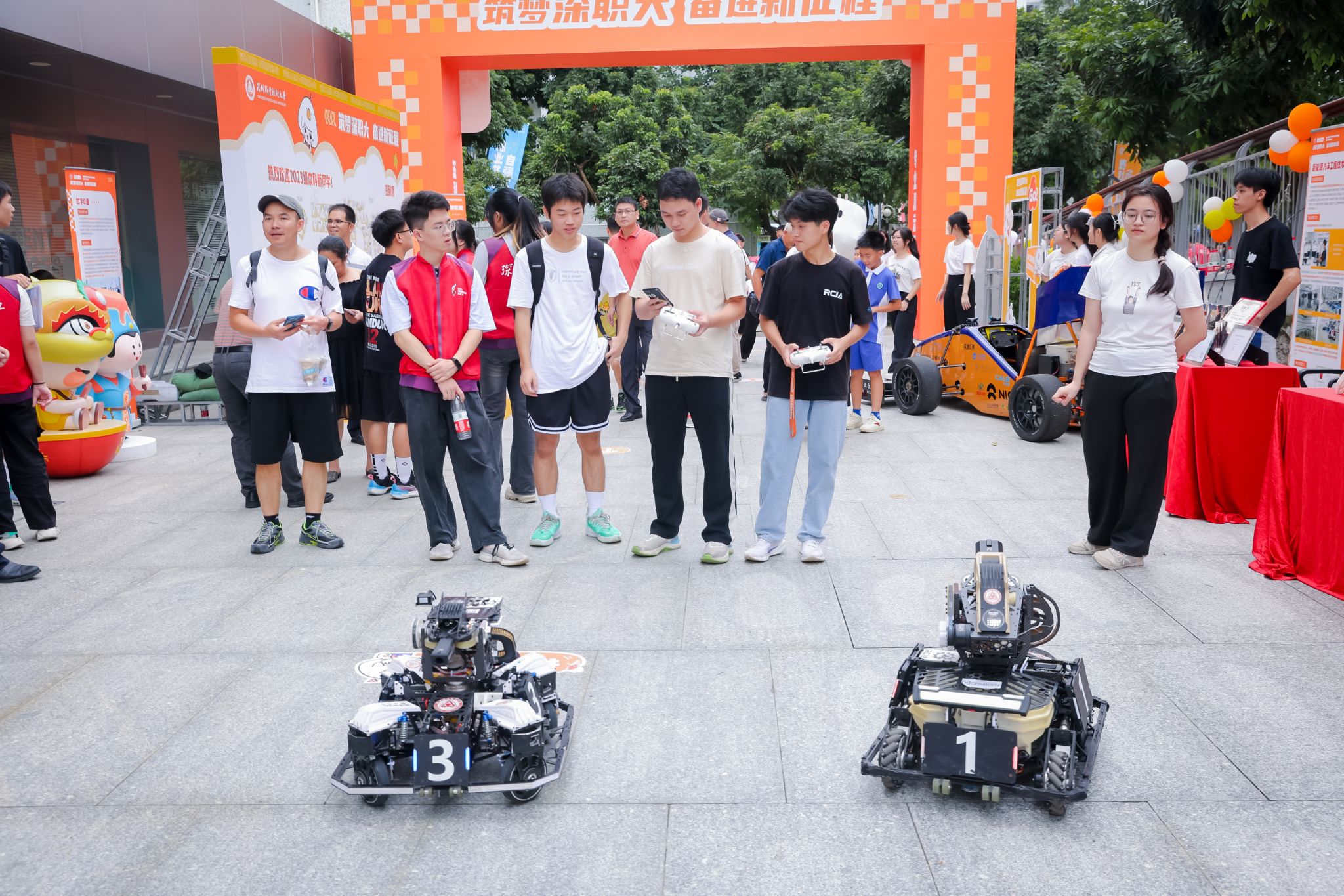 D3DC557F2392CF86081808900F1_628BC519_82165