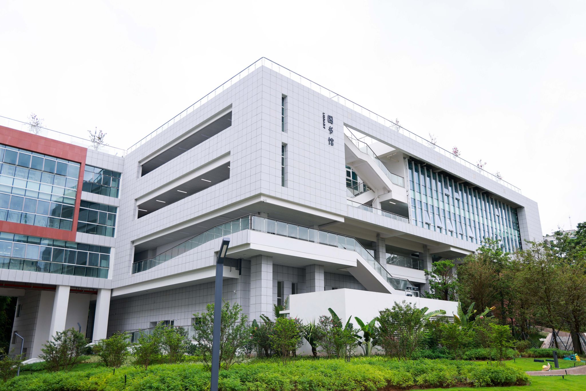 162573ED015C2FD06984EB00521_E95779AF_6B350